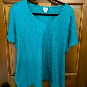 Crinkle light weight Turquoise top.